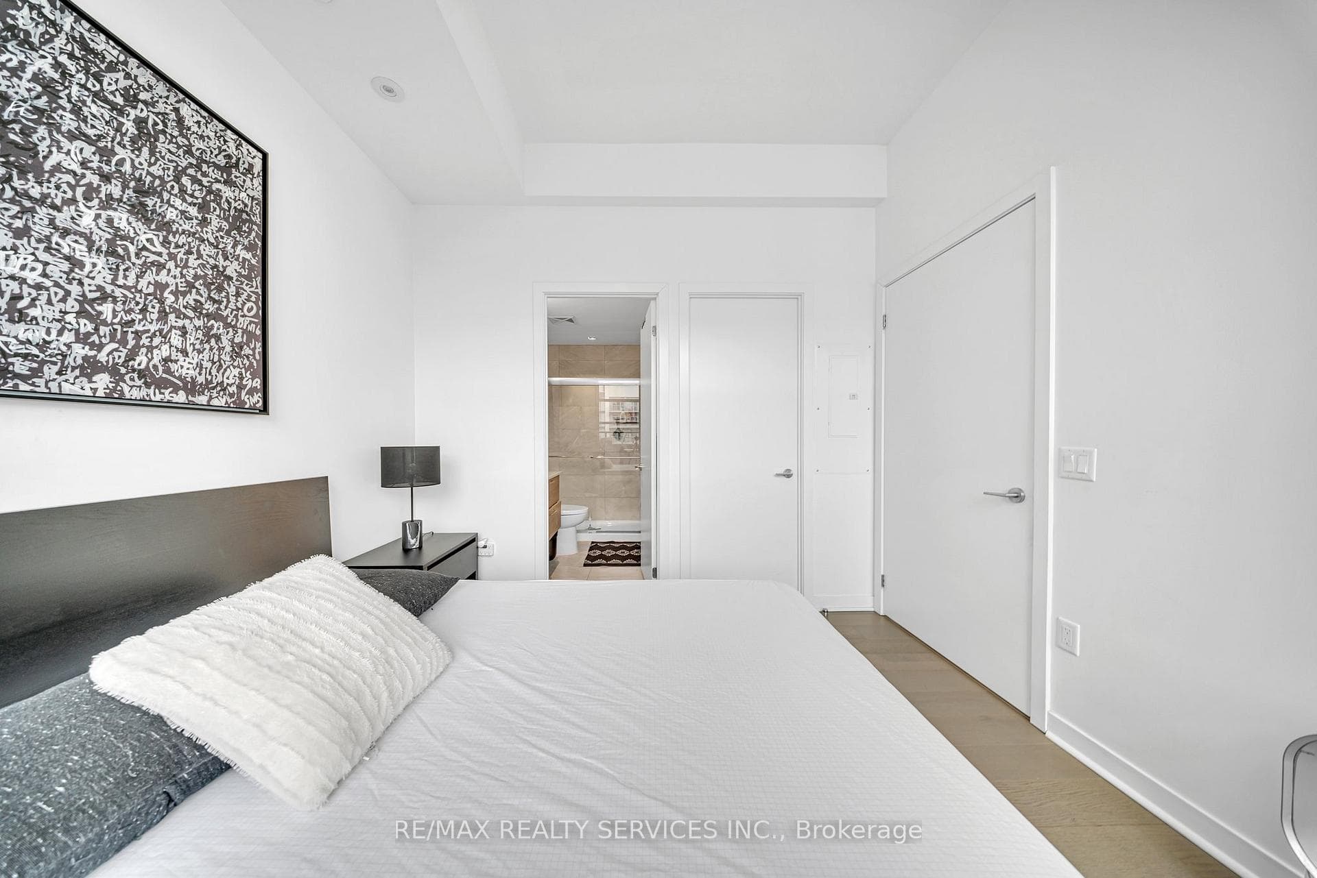 501 Adelaide Street Unit 1404 photo 21