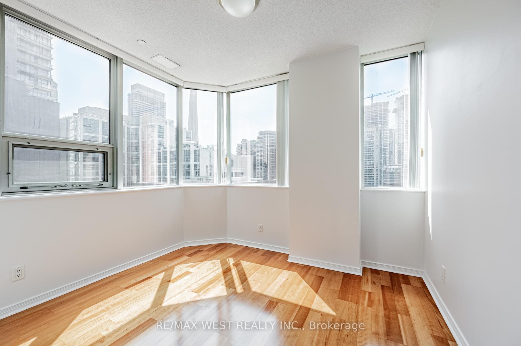393 King Street Unit 709 photo 15