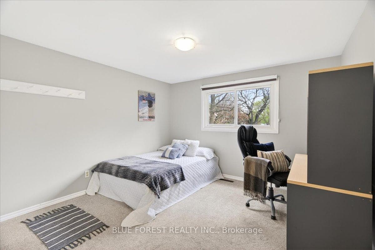 35 Rollscourt Gardens photo 16