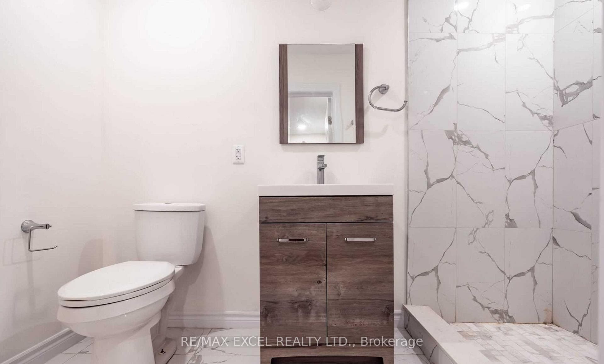 899 Glen Street photo 10
