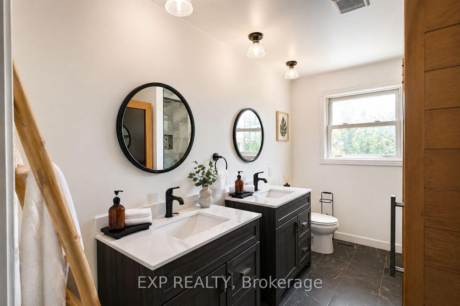 573 A Evergreen Lane photo 14