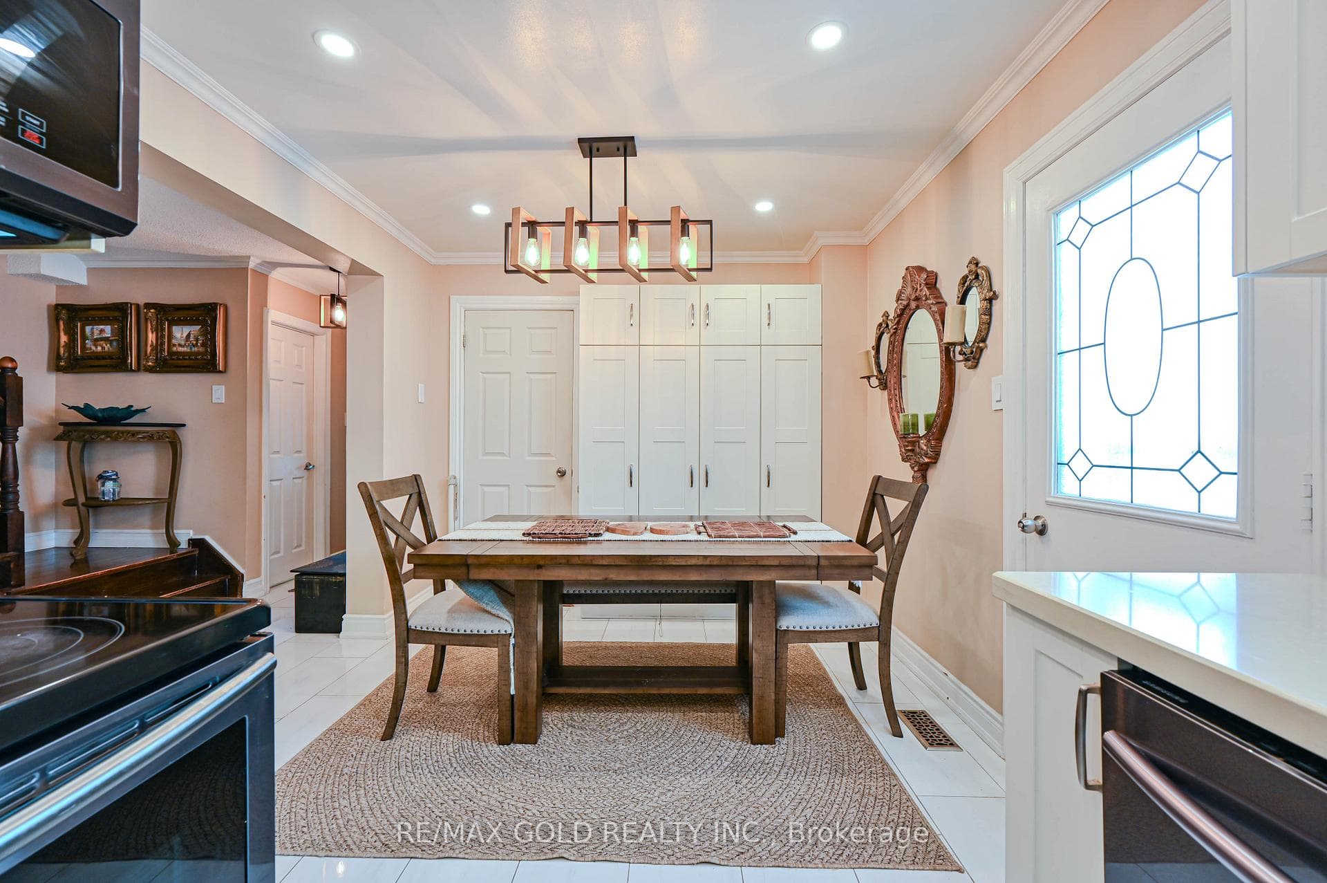126 Newbridge Crescent photo 7