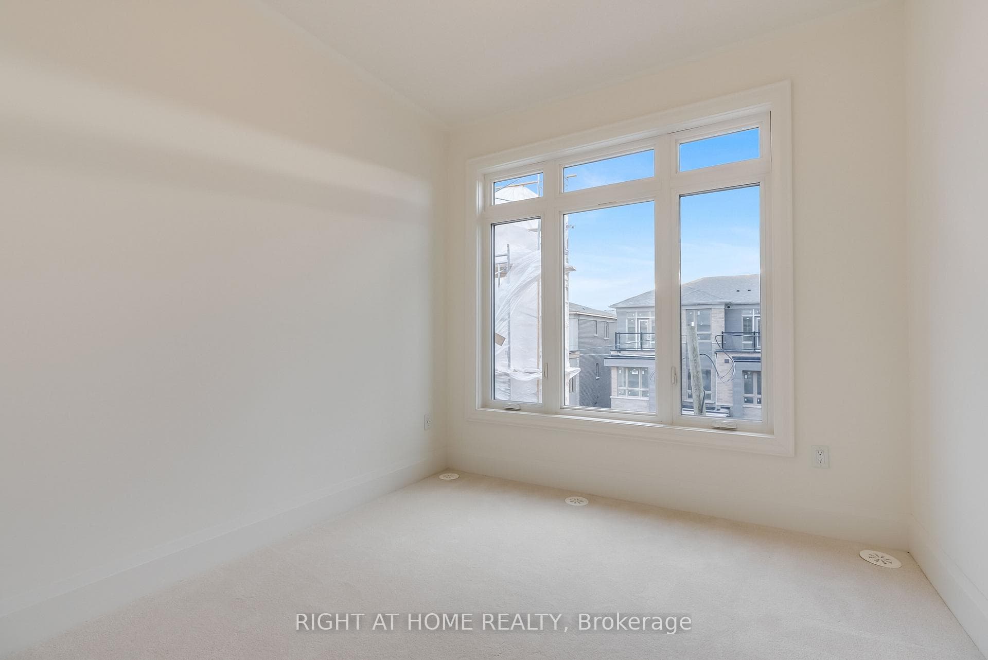 3319 Taha Gardens photo 27