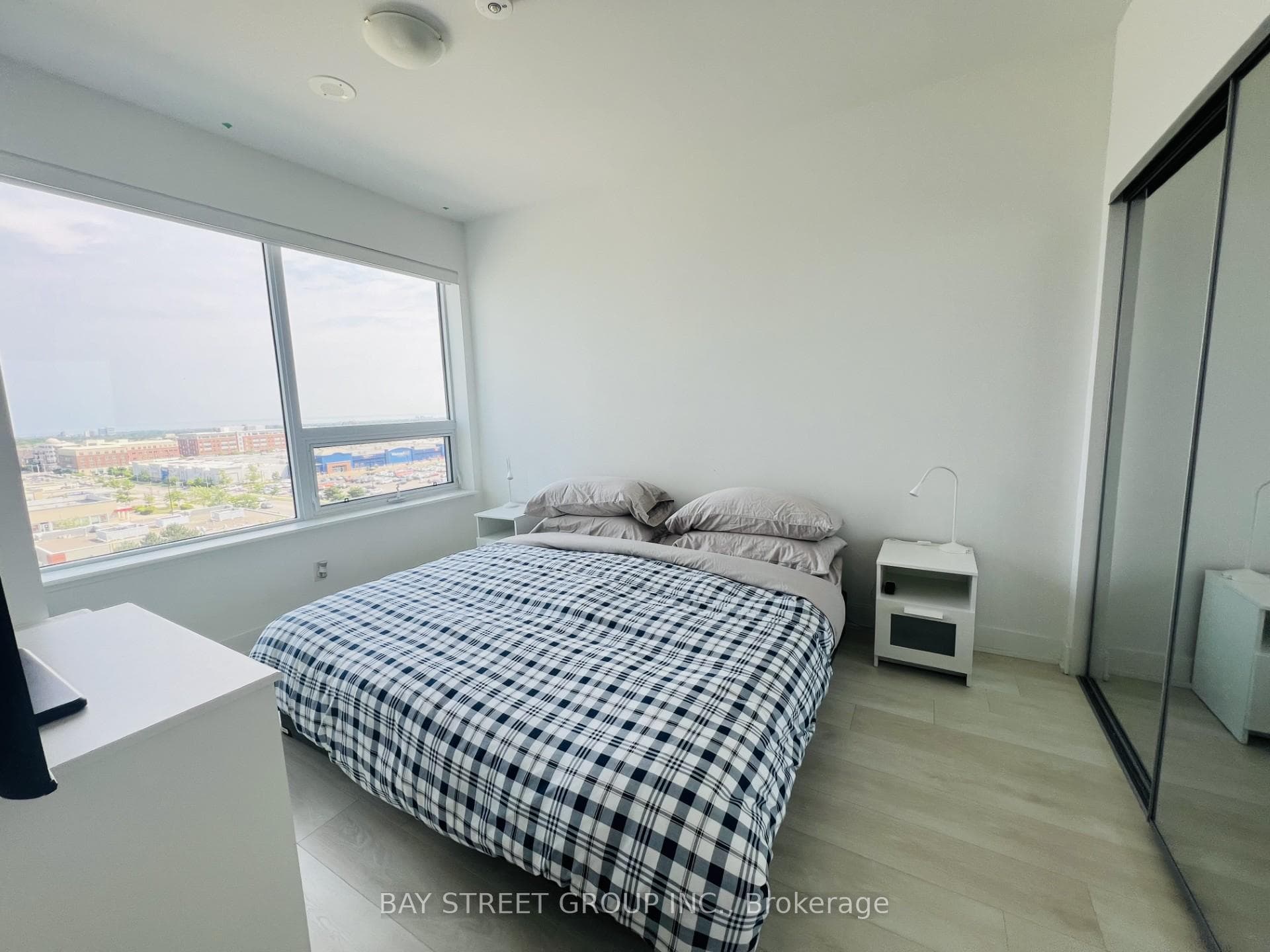 2485 Taunton Road Unit 822 photo 7