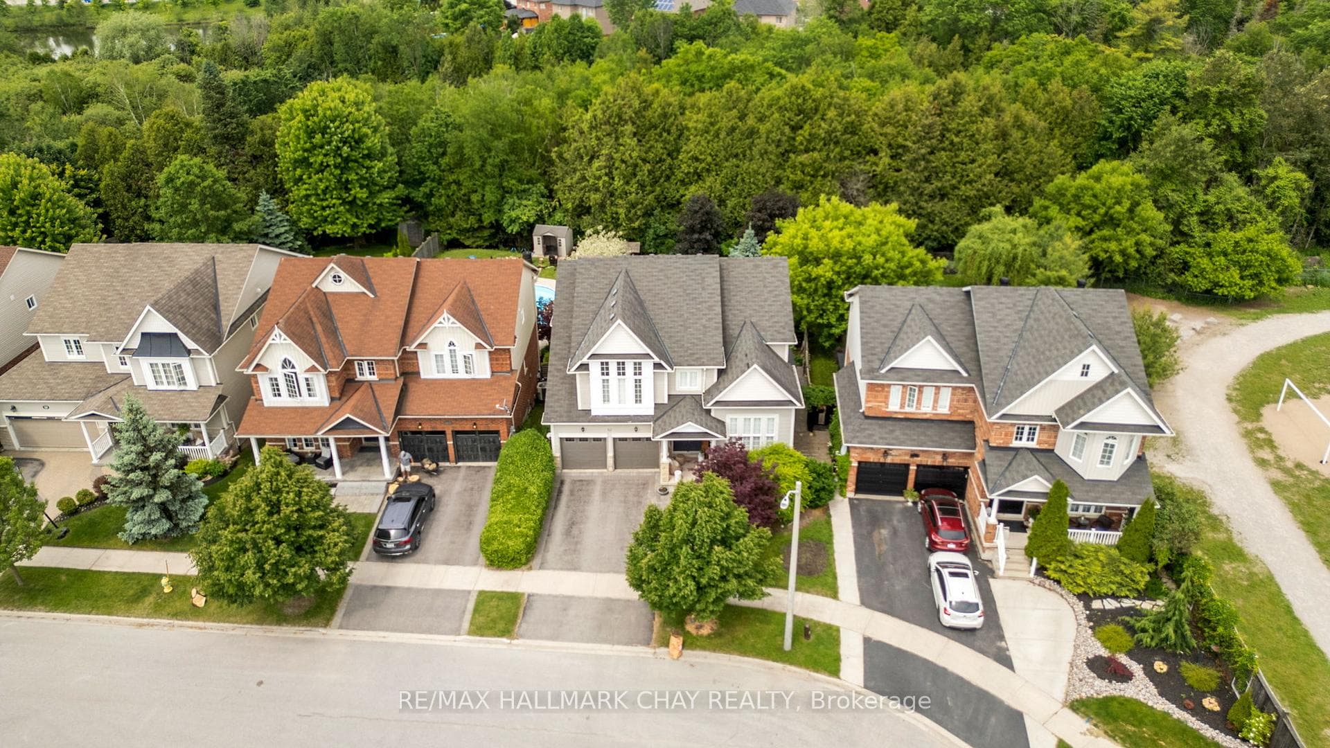 52 Regalia Way photo 1