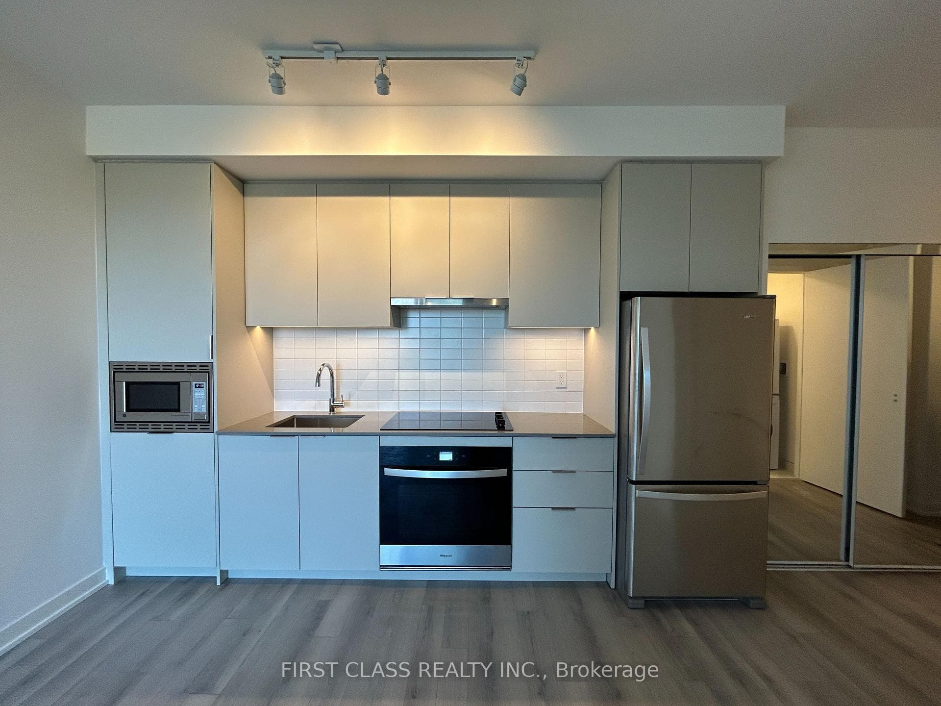 3071 Trafalgar Road Unit 305 photo 21