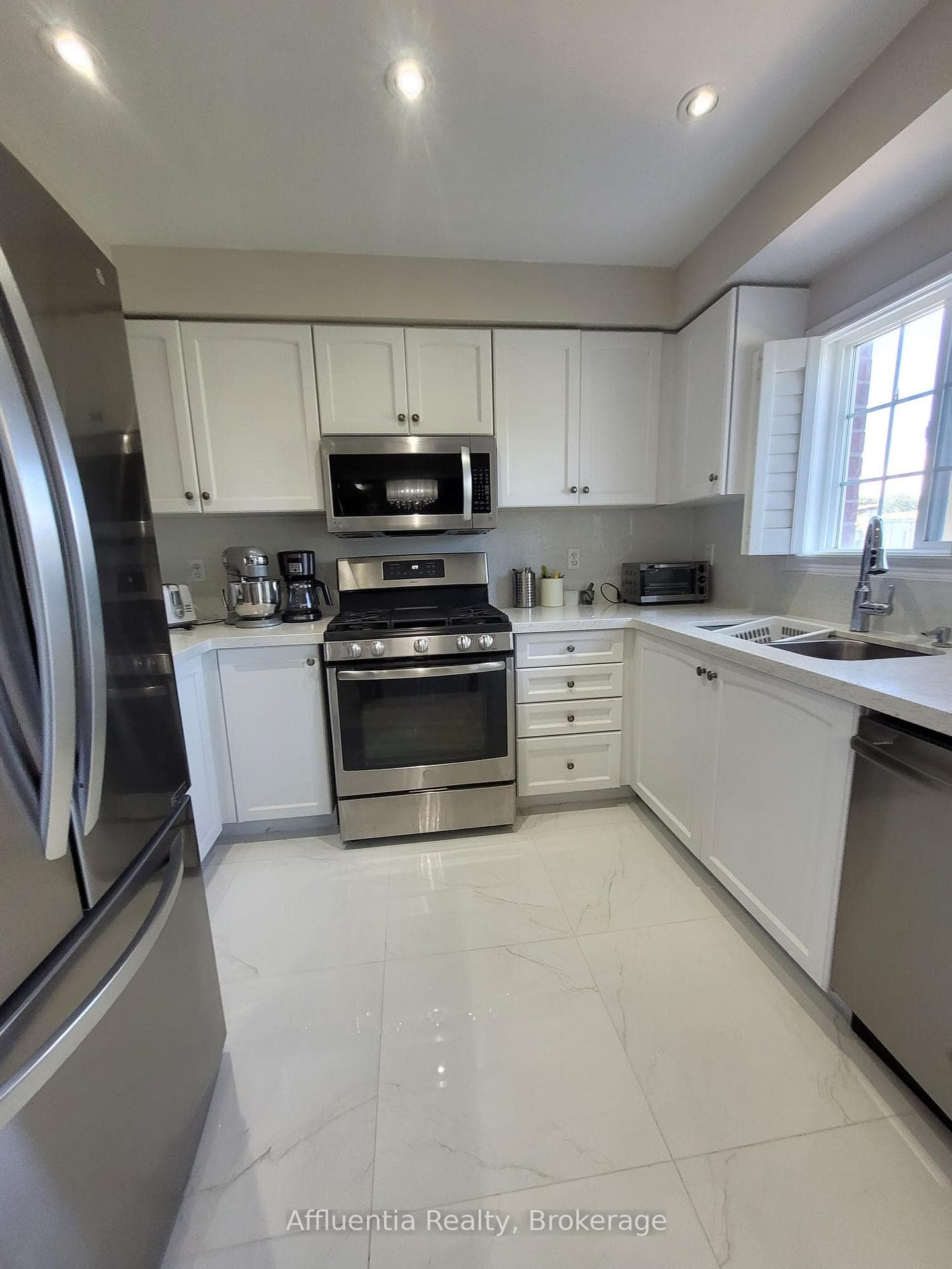 26 Oceanpearl Crescent Unit Main photo 5