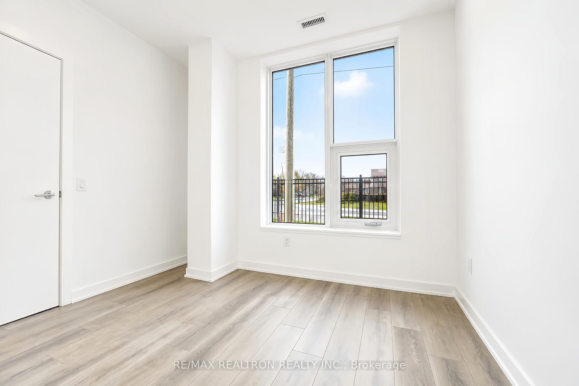 7439 Kingston Road Unit 101 photo 16