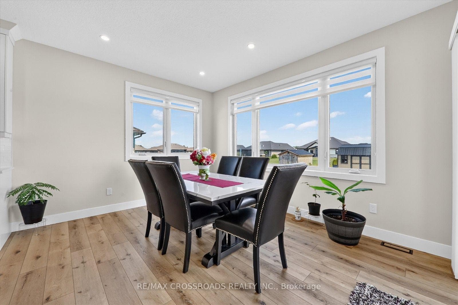 11 MCTAVISH Crescent photo 16