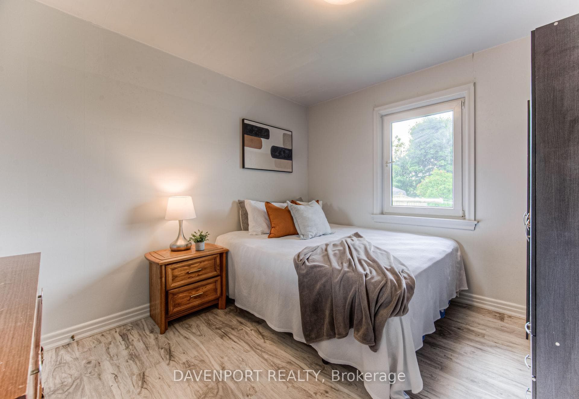17 Suffolk Avenue photo 18