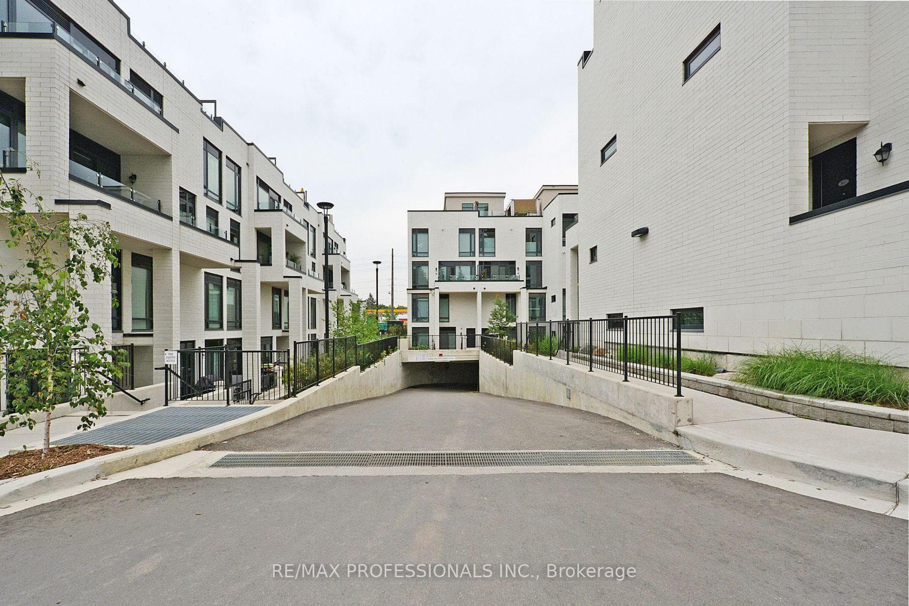 140 Widdicombe Hill Boulevard Unit 601 photo 34