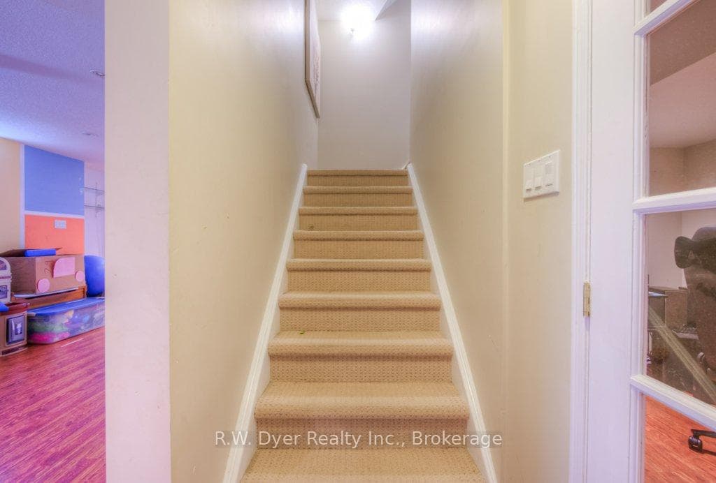 12 Hale Court photo 25