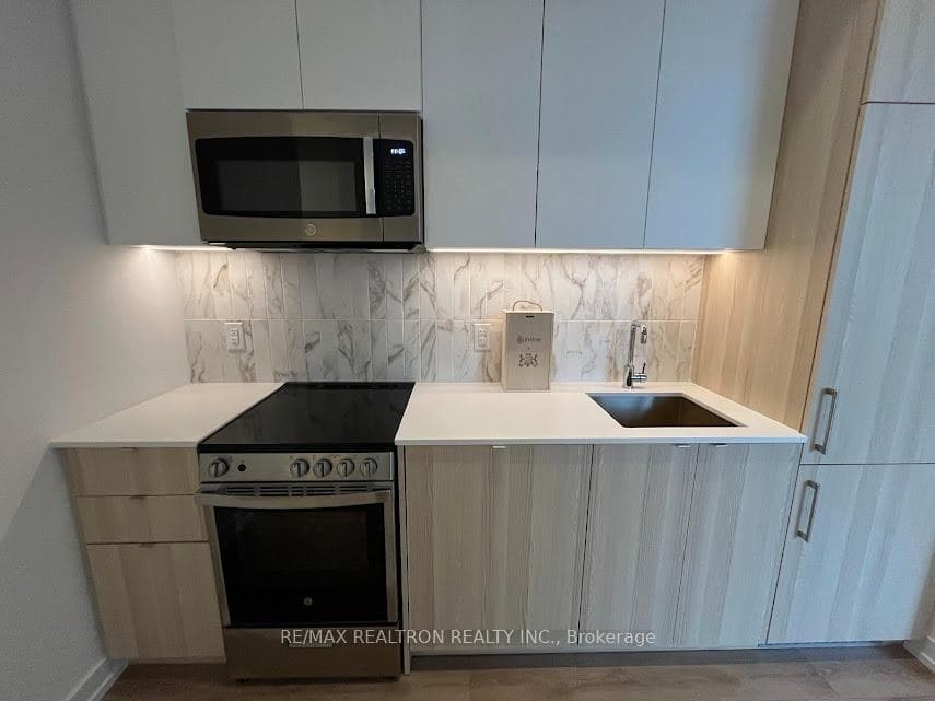 500 Dupont Street Unit 301 photo 9