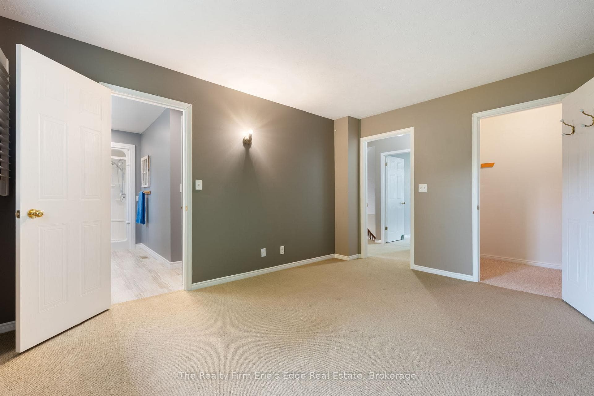 14 Leslie Avenue photo 20