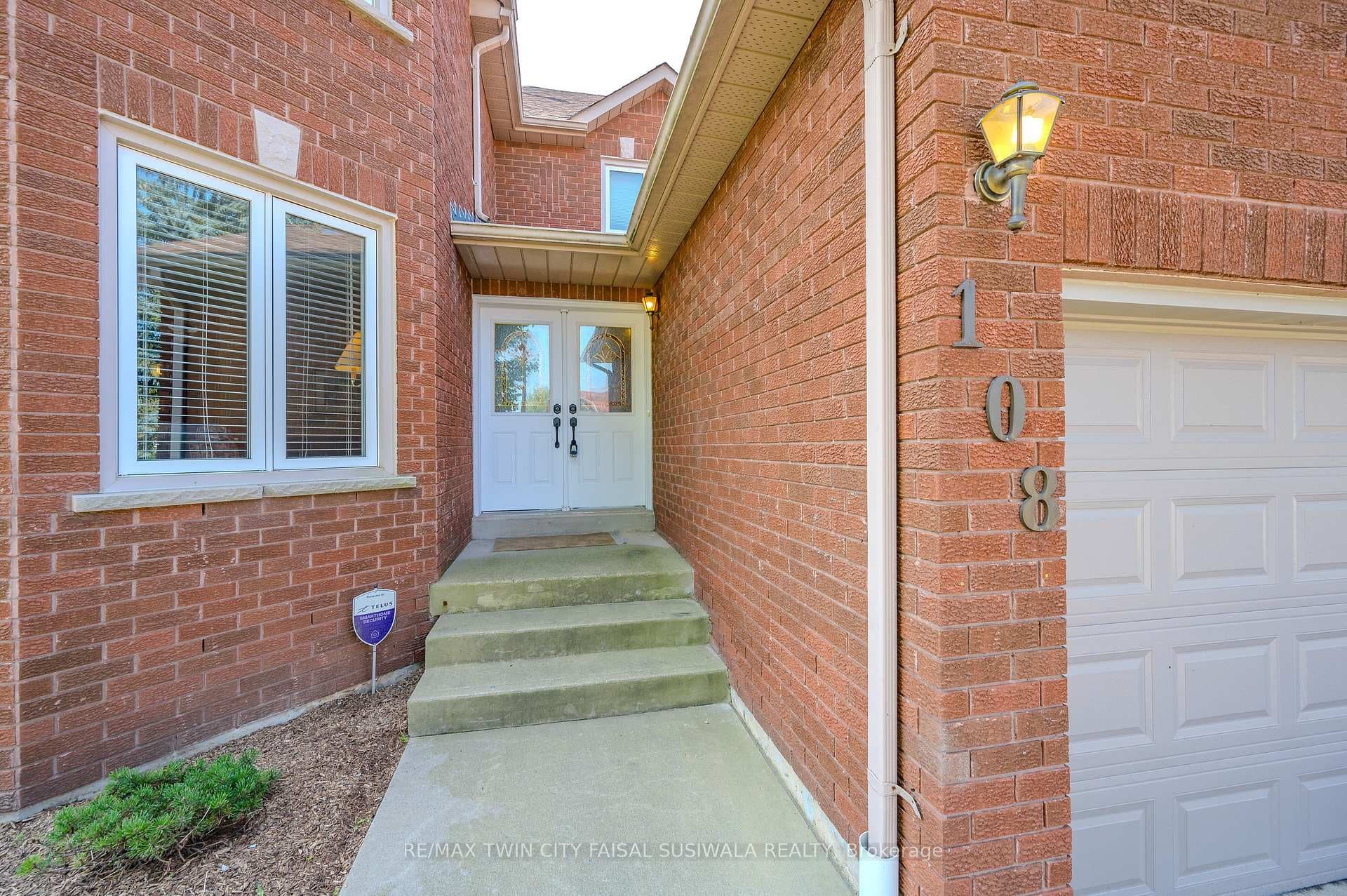 108 Hilborn Avenue photo 2