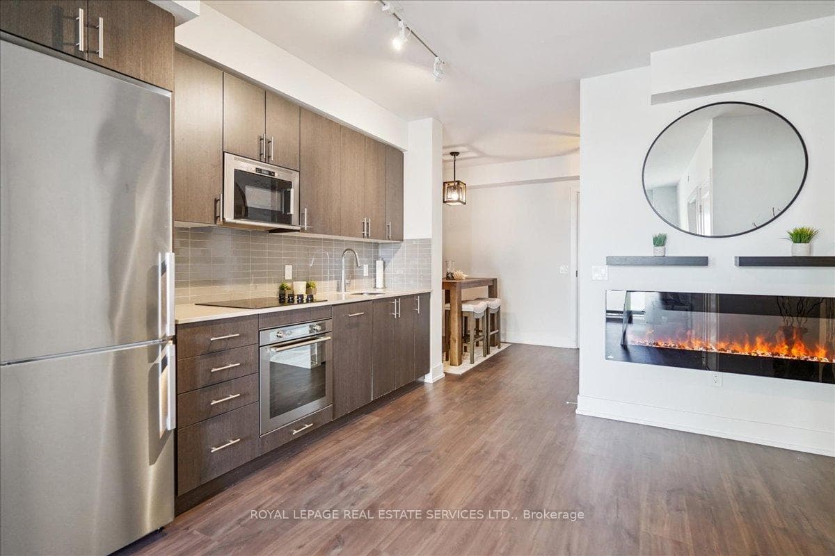 2550 Simcoe Street Unit 1012 photo 9