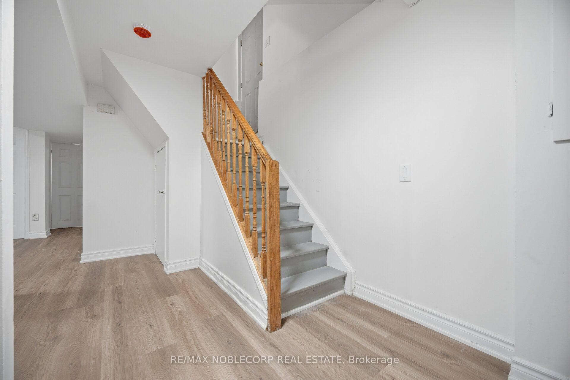 66 Cinrickbar Drive photo 38