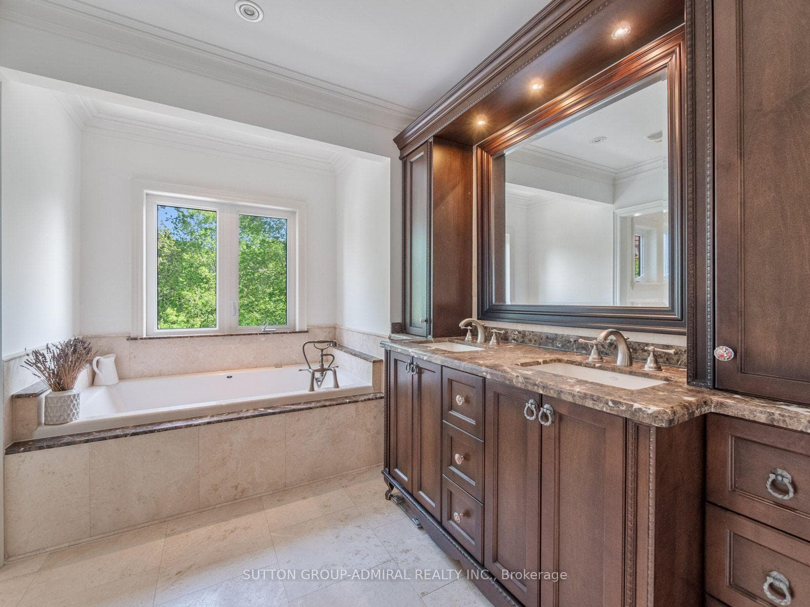 35 Wentworth Avenue photo 26