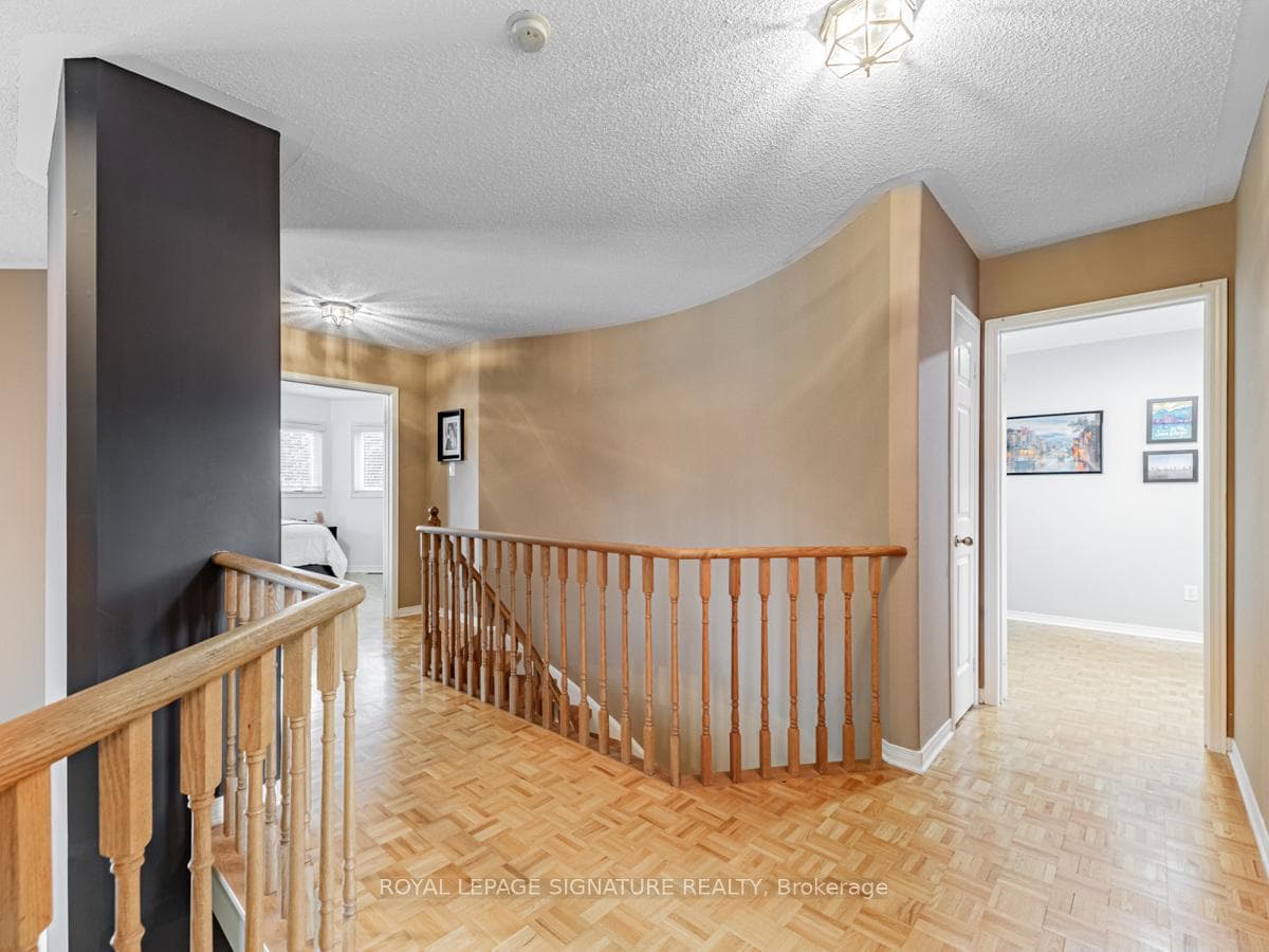 131 Butterfield Crescent photo 22