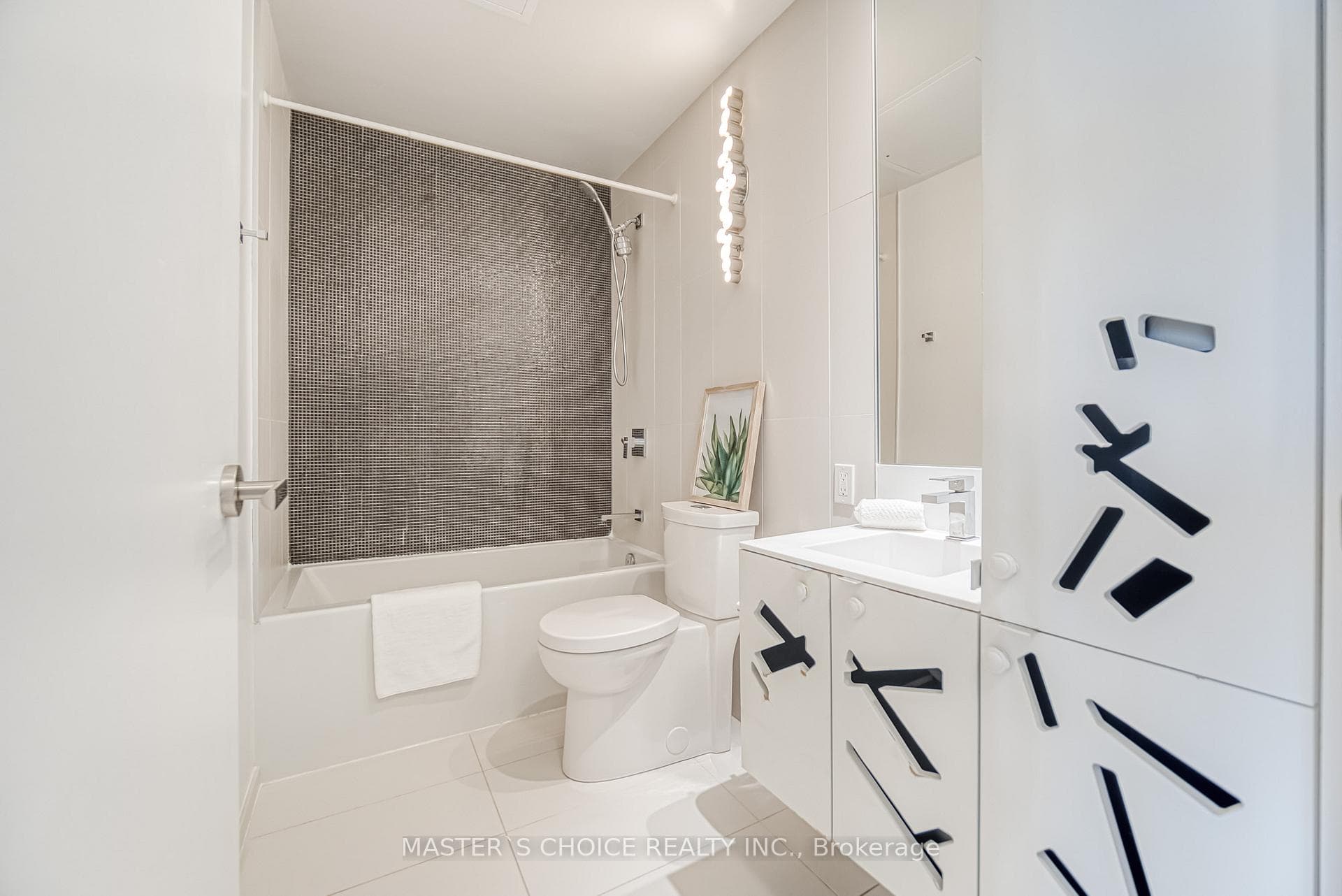 125 Peter Street Unit 2806 photo 24