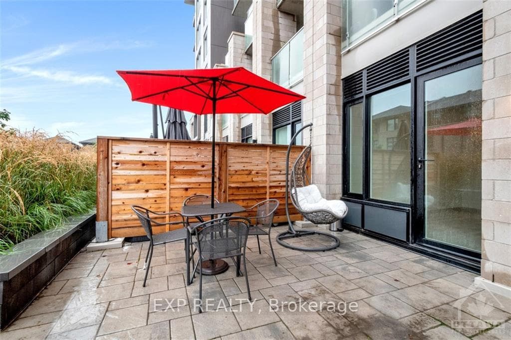 530 DE MAZENOD Avenue Unit 108 photo 18