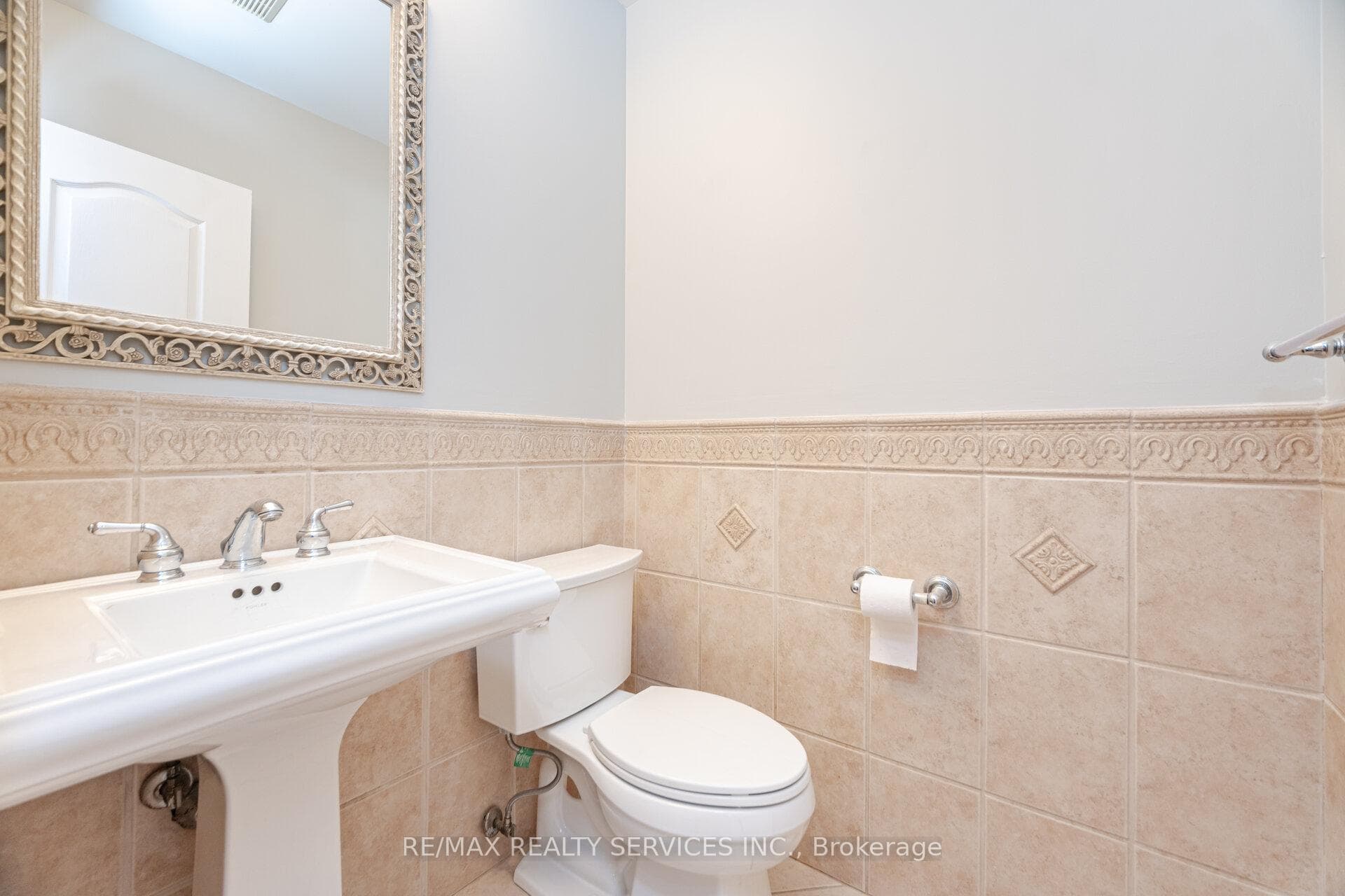 266 Airdrie Road photo 7