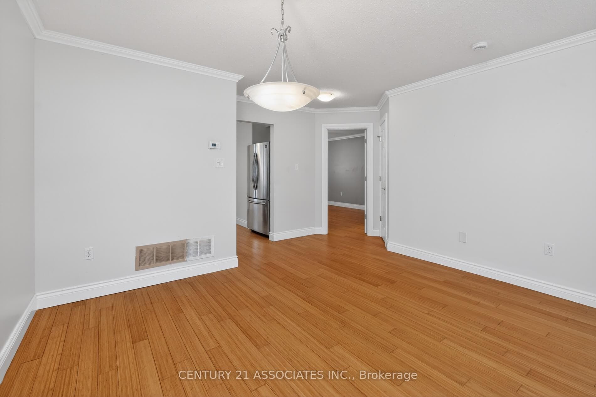 1817 Woodgate Court photo 12