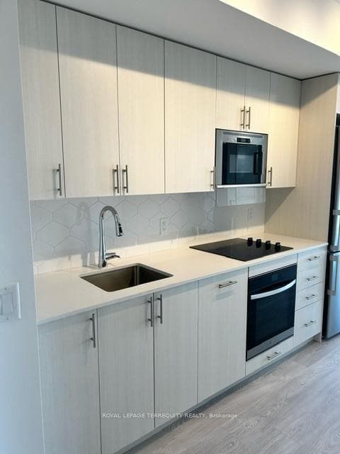 2545 Simcoe Street Unit 421 photo 23