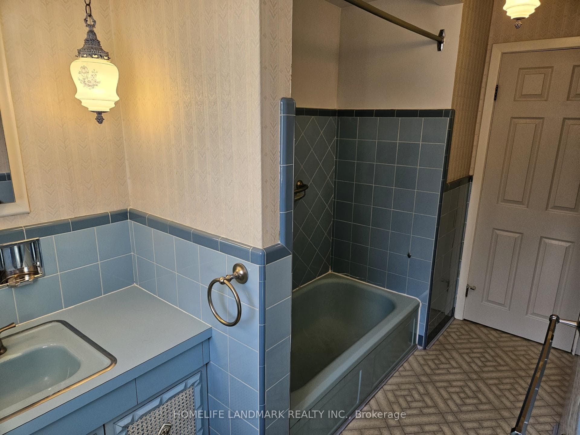 147 Fitzgibbon Avenue Unit (Main) photo 18