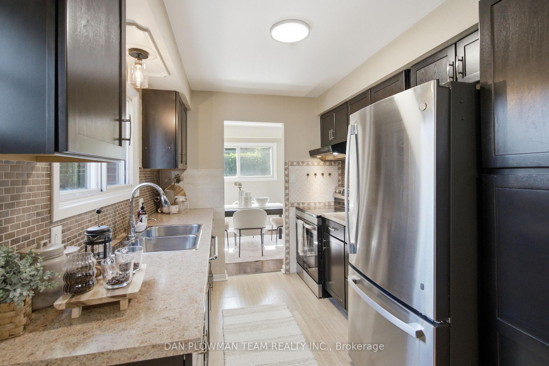 422 Lanark Drive photo 10