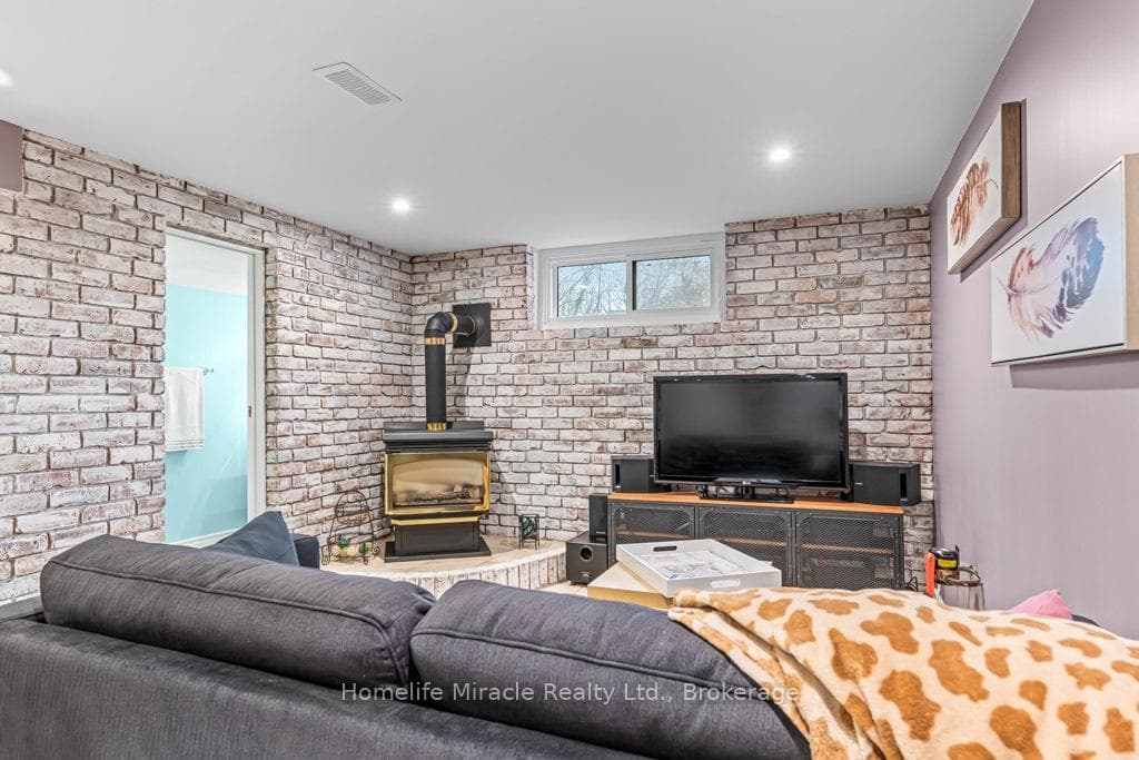 688 Ninth Avenue photo 29