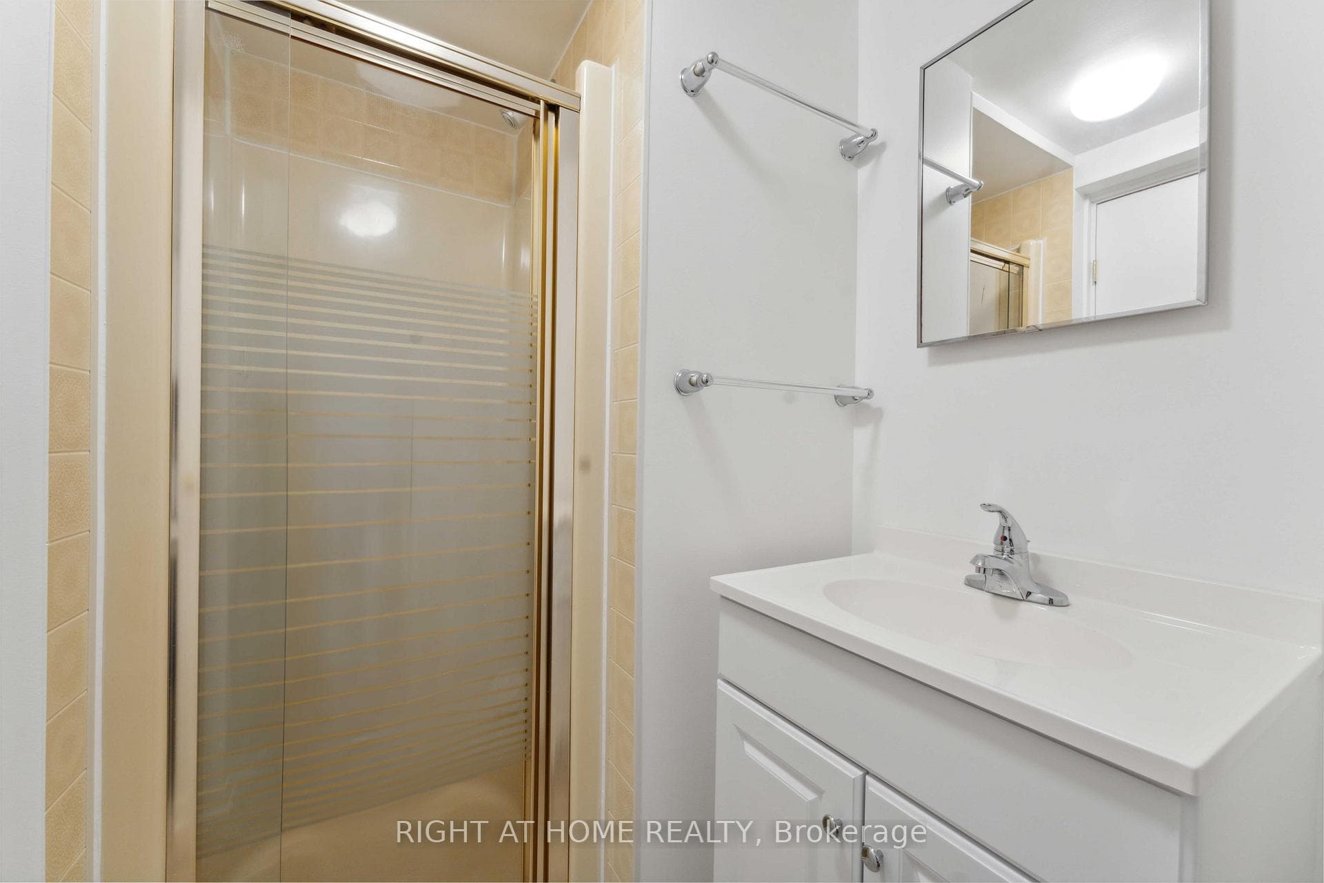 950 Woodroffe Avenue photo 26
