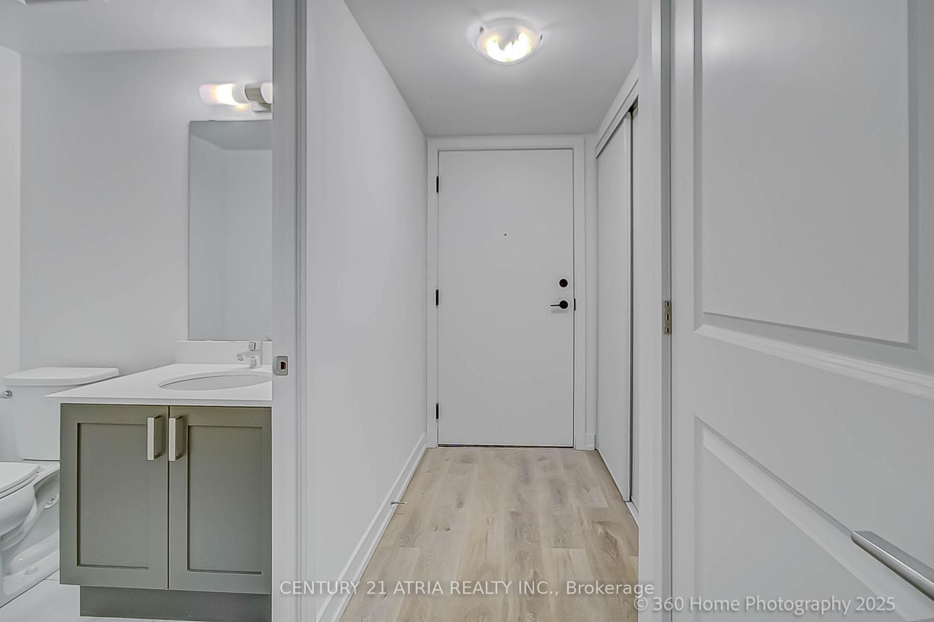 556 Marlee Avenue Unit 504 photo 4