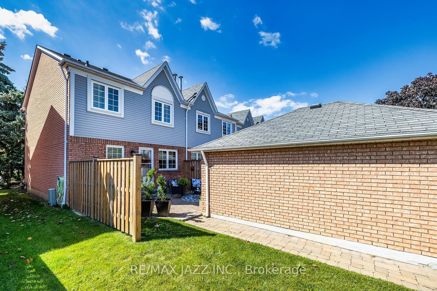 10 Bassett Boulevard Unit 102 photo 3
