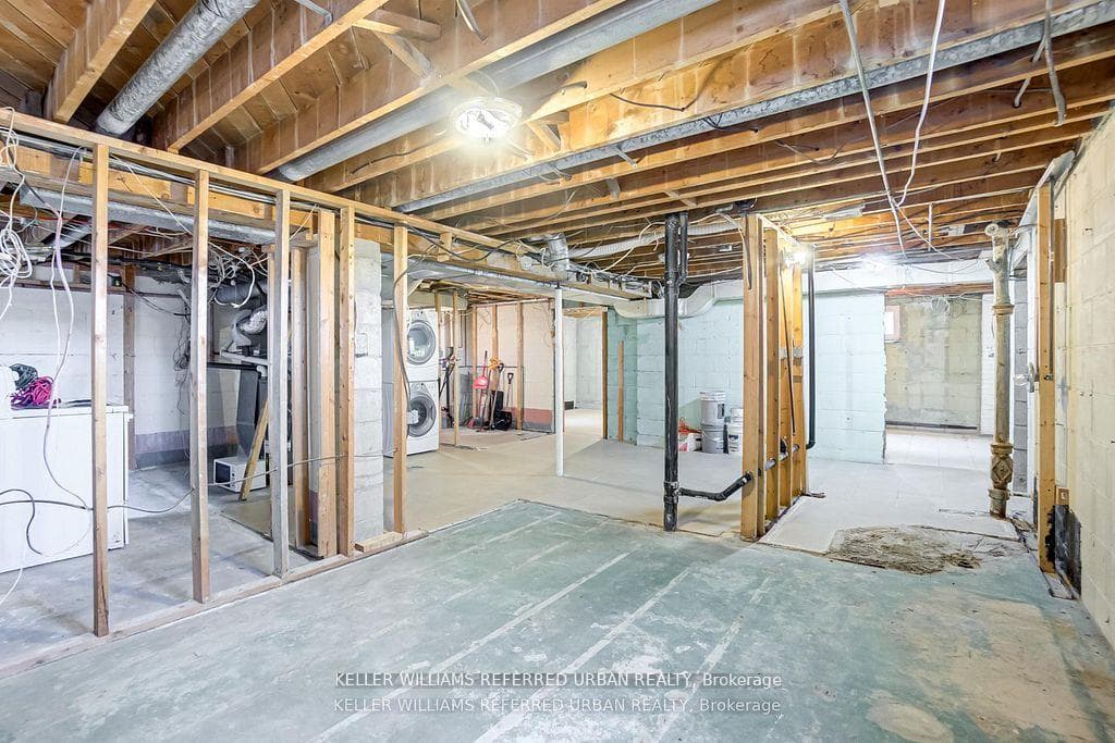 91 Bishop Avenue photo 35