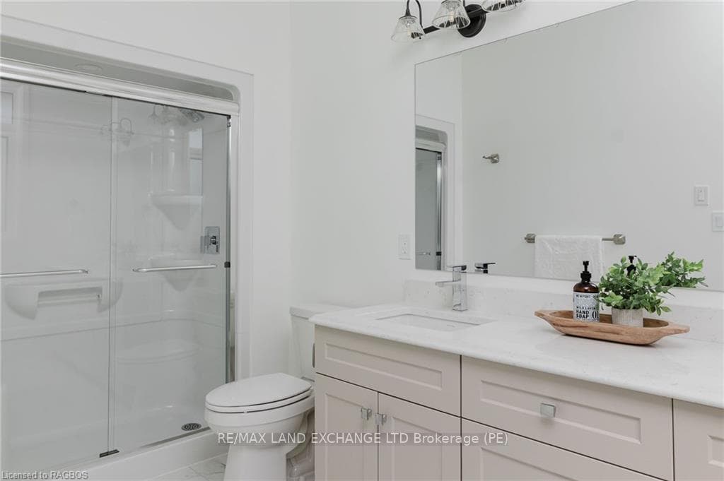358 MCLEAN Crescent photo 25