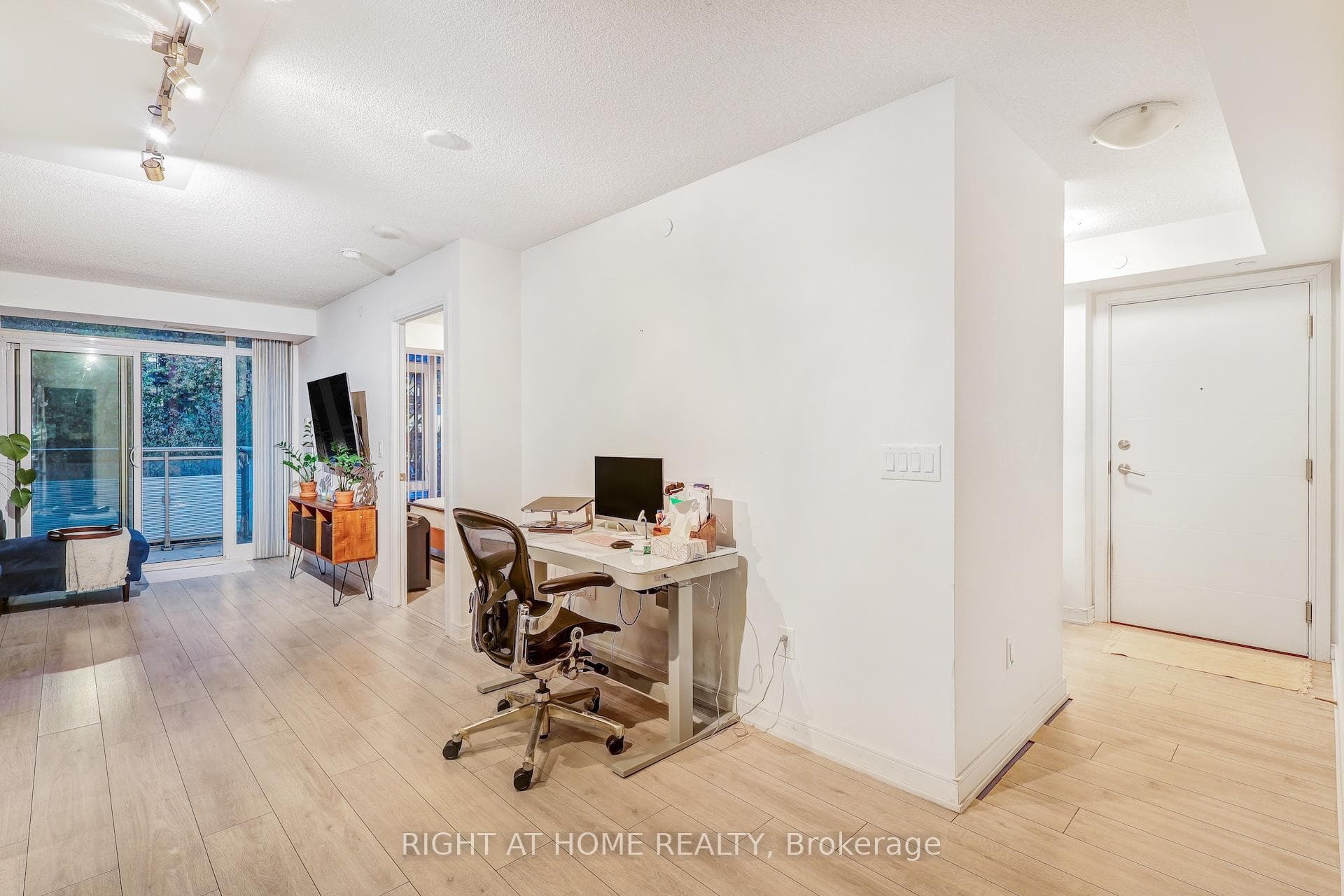 525 Adelaide Street Unit 524 photo 11