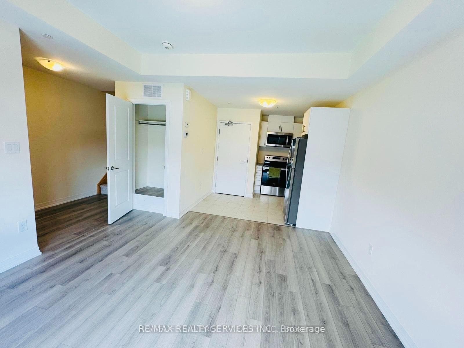 245 Mclevin Avenue Unit 7 photo 4