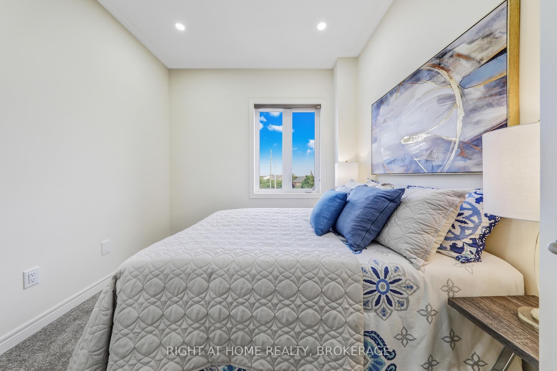 503 Dundas Street photo 27