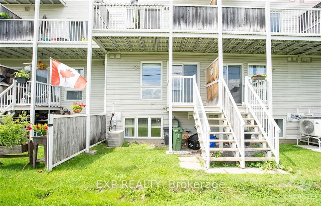 348 CROWNRIDGE Drive photo 2