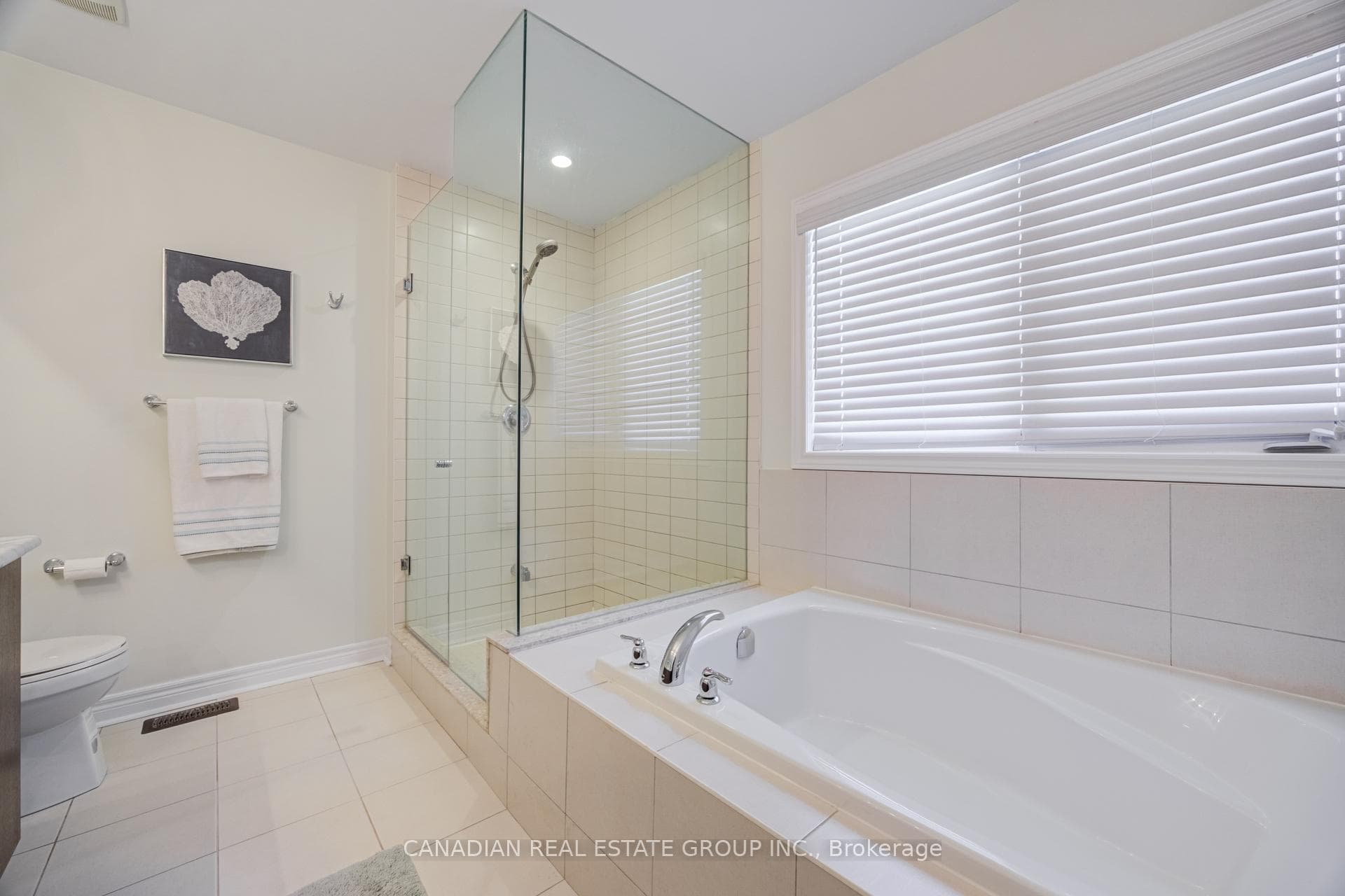 22 Schwalm Crescent photo 32