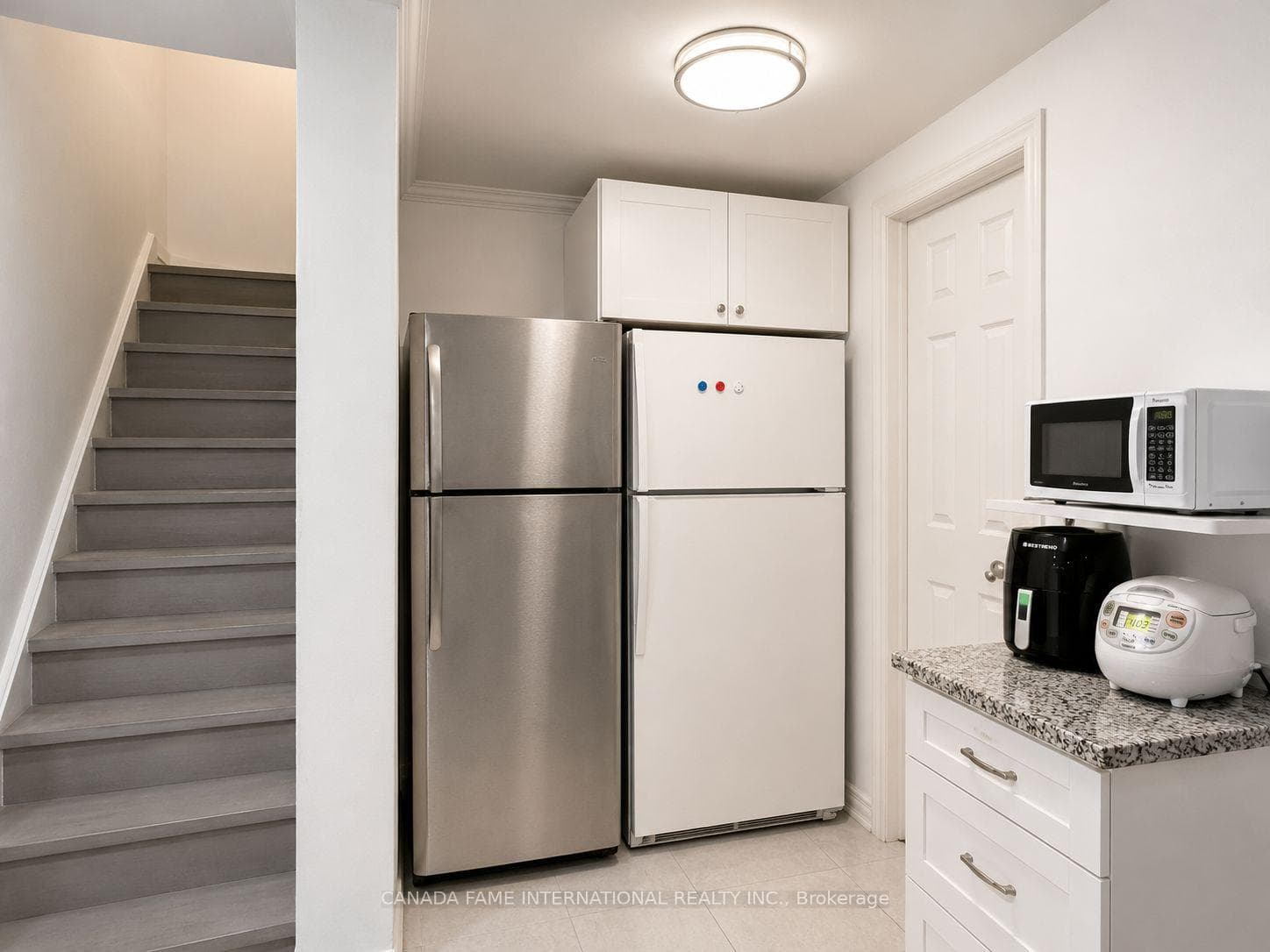 283 Harvie Avenue photo 8