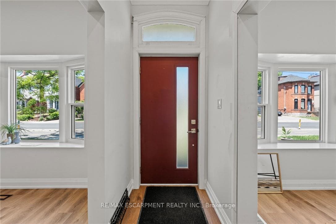 192 VICTORIA Avenue photo 2