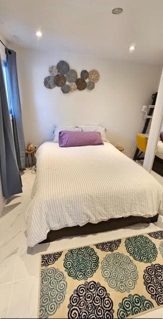 suite bedroom