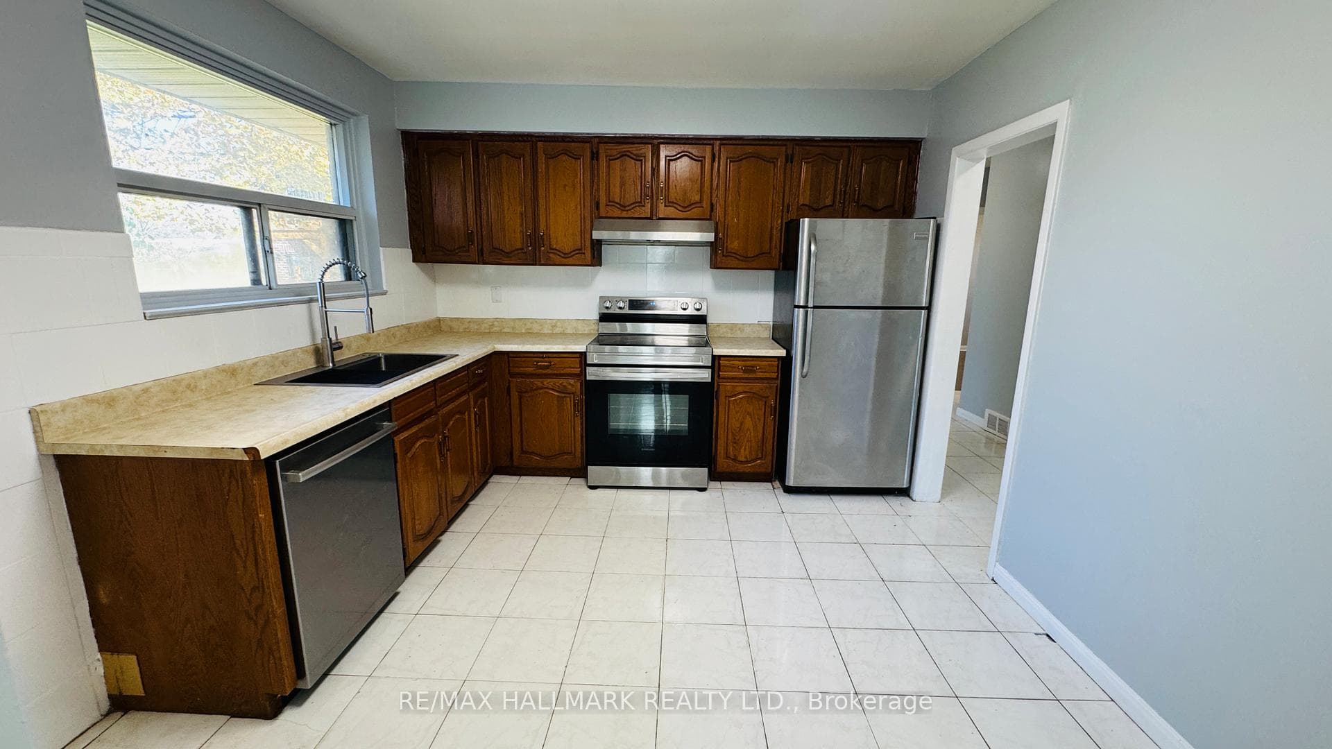 9762 Keele Street Unit Main Floor photo 8