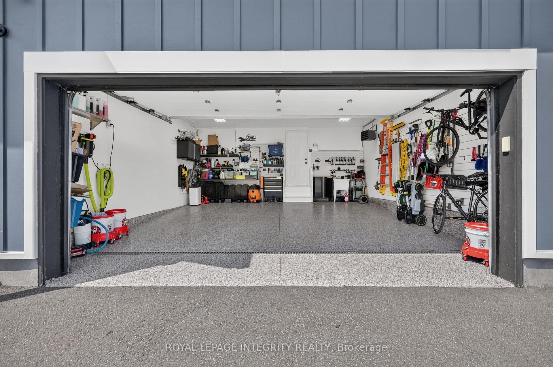 501 Cannes Crescent photo 37