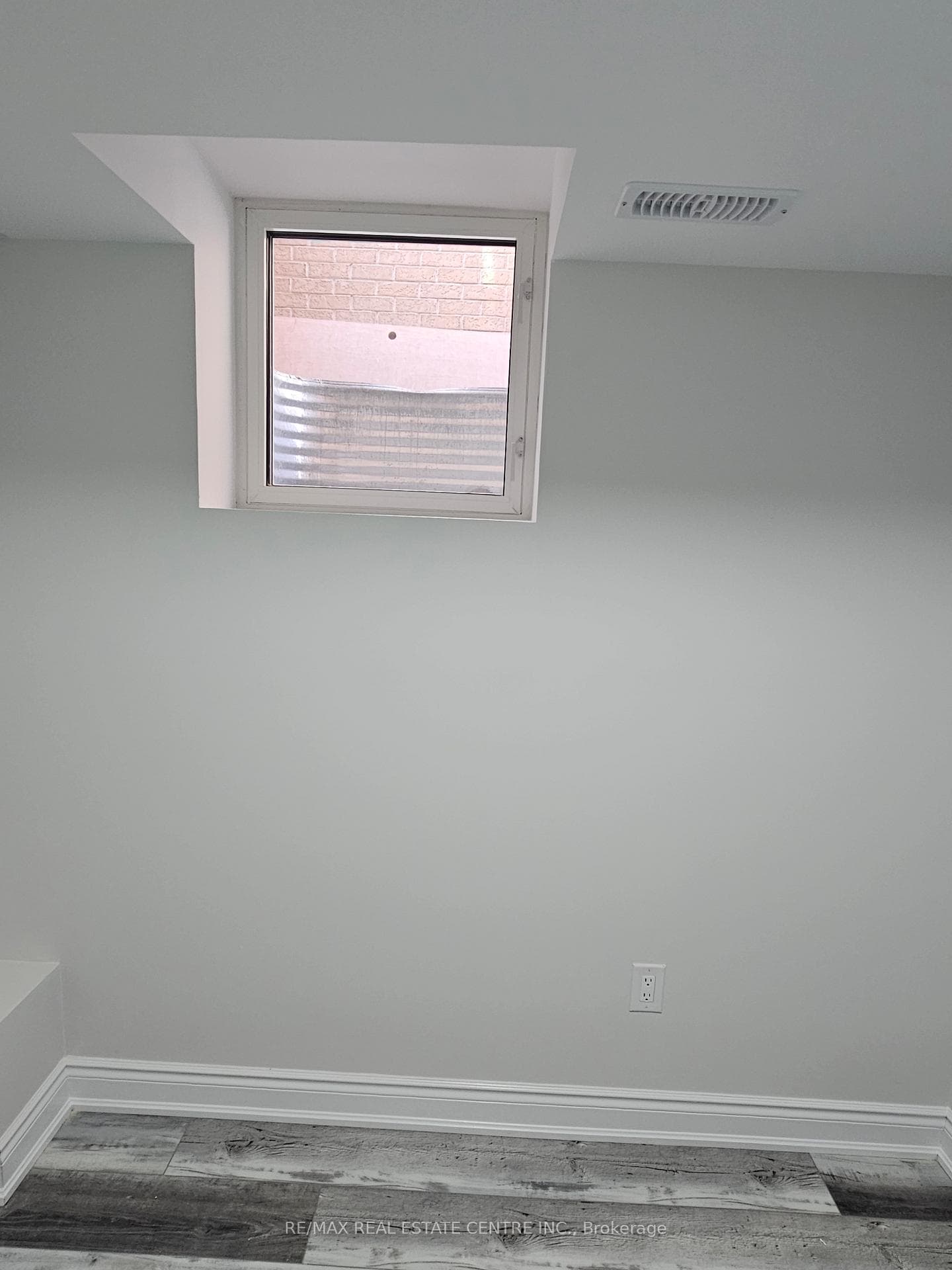 75 Connolly Crescent photo 17