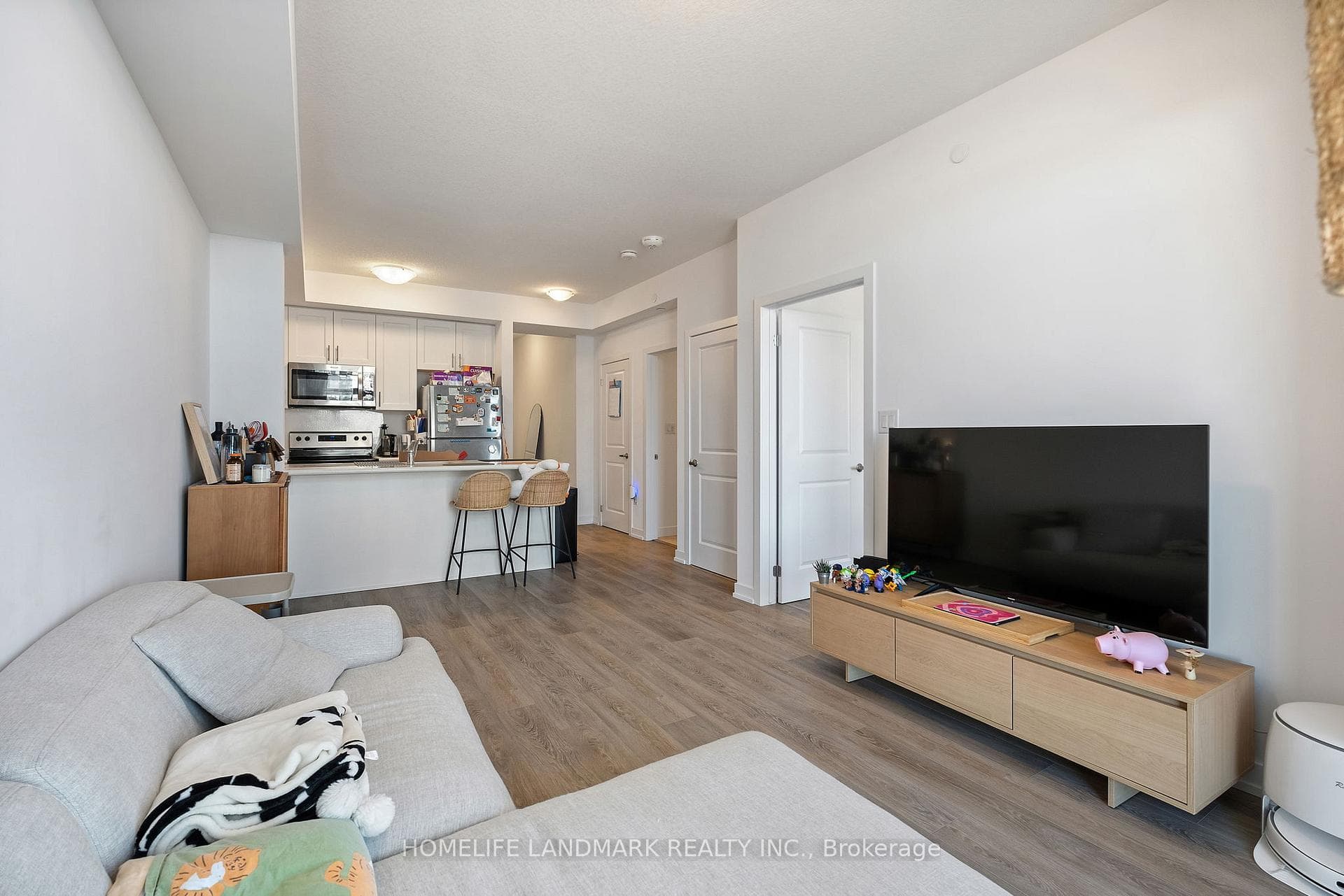 450 Dundas Street Unit 906 photo 6