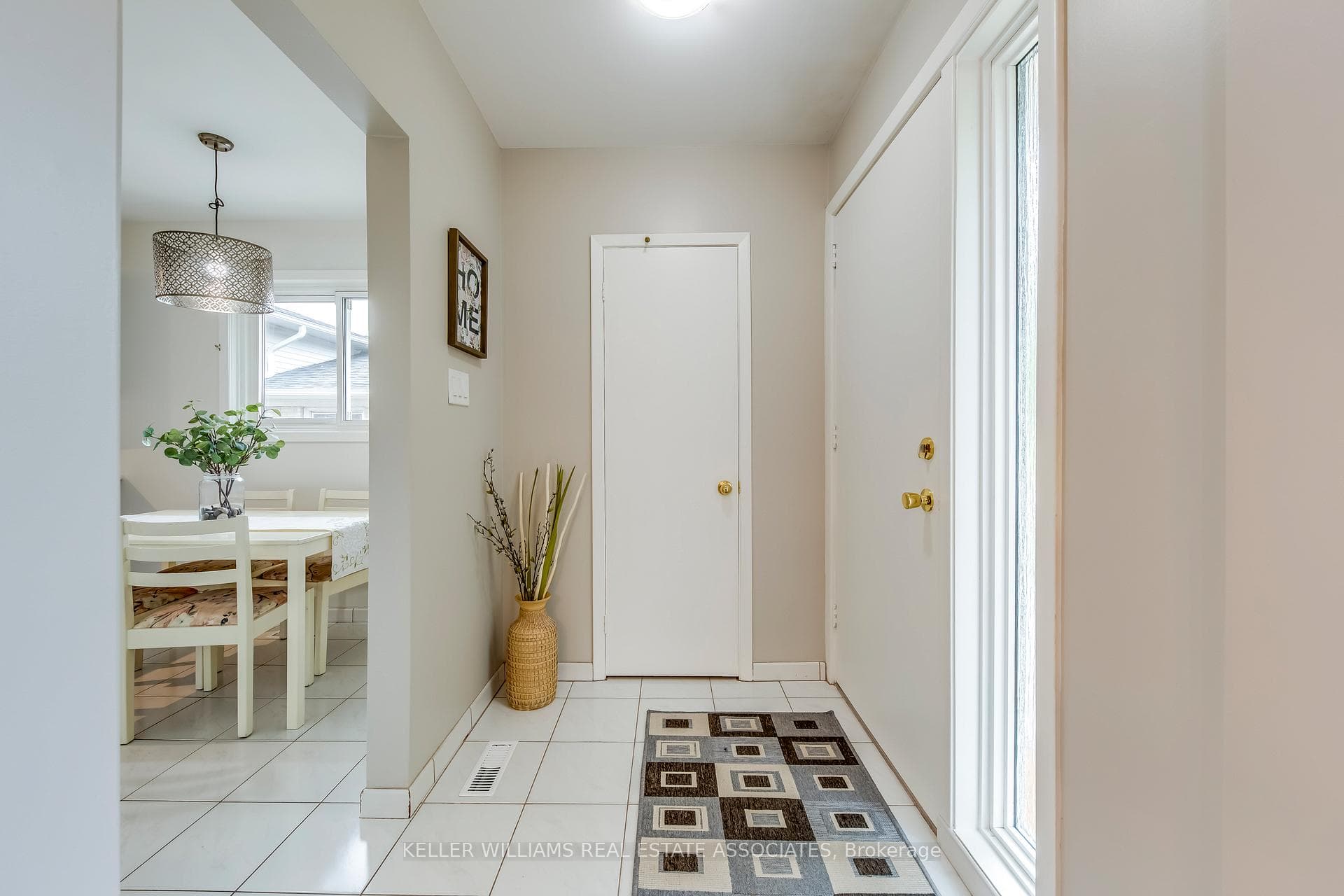 1452 Tyneburn Crescent photo 3
