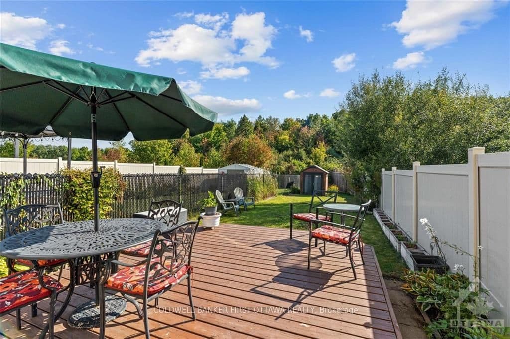 162 LARAMIE Crescent photo 26